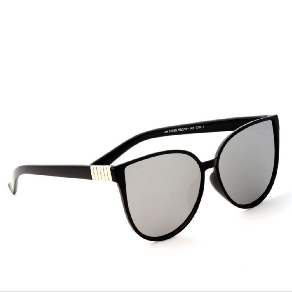 NWT Oversized Black & Silver Cat Eye Sunnies